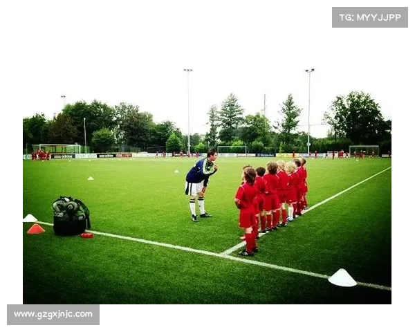 如何借鉴阿贾克斯青训体系培养足球人才提升国内青训水平